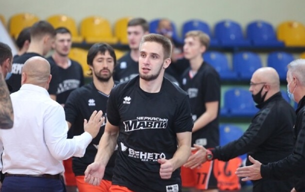 Кобец и Рэндл вошли в расширенный состав Украины на матчи отбора на Евробаскет