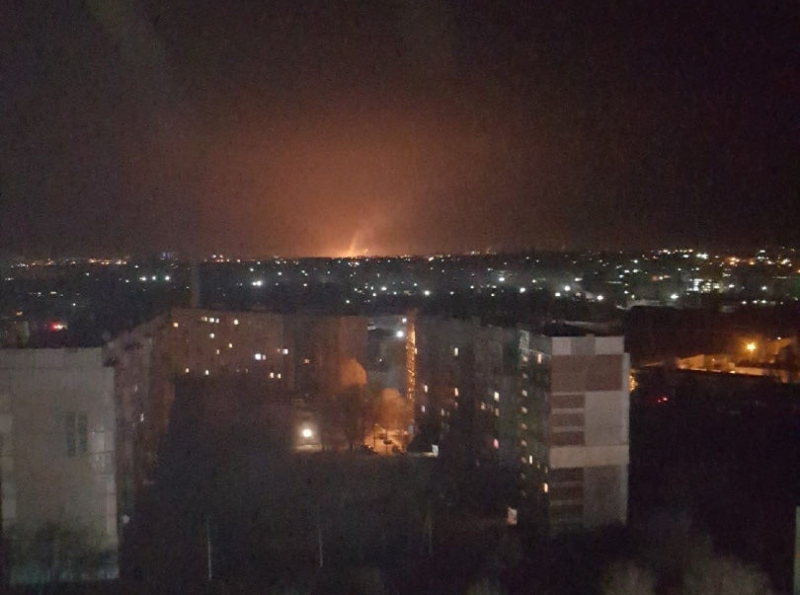 Сильный взрыв в Луганске: объявлена тревога, зарево горящего газопровода видит полгорода