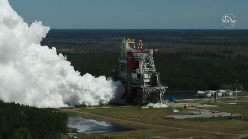 NASA показало восьмиминутный тест двигателей самой тяжелой ракеты-носителя