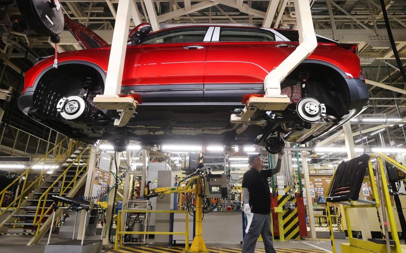 
            Бренд XCIDE от Lada, новинки на заводе VW и рекорд Toyota. Новости недели
        