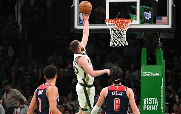 НБА: Рекорд Михайлюка, Финикс запрыгнул в плей-офф