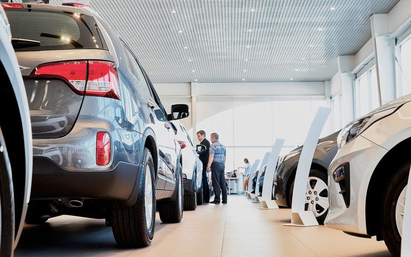 Покупка машины пока выглядит непривлекательно. Но продажи выросли на 70%