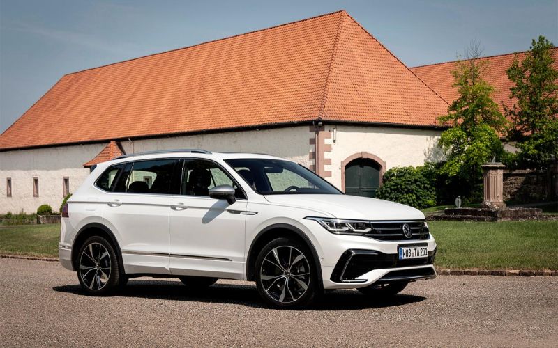 В Россию привезут семиместный Volkswagen Tiguan Allspace. Названы цены