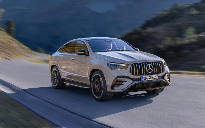 
            В Россию завезли новые Mercedes и &Scaron;koda. Что будет с ценами после санкций
        