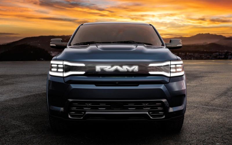 
            В Россию&nbsp;&mdash; только альтернативным импортом. Новинки автосалона в Нью-Йорке
        